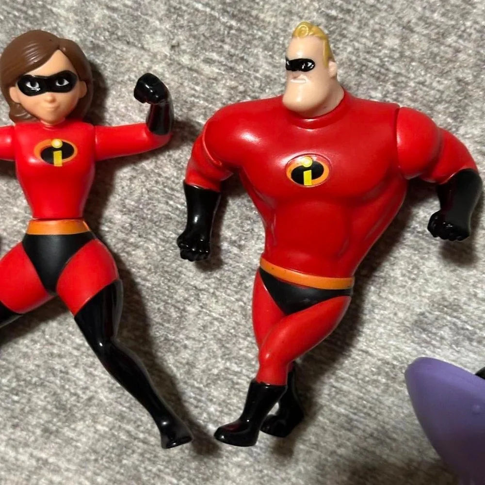 Disney Pixar Incredibles Family Figurine Pack Play Set Hero Figures Collection